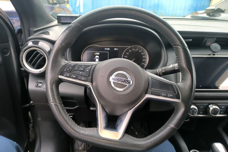 Used Nissan Kicks 2019 1.5L CVT Smart Connect Luxury Edition Steering Wheel