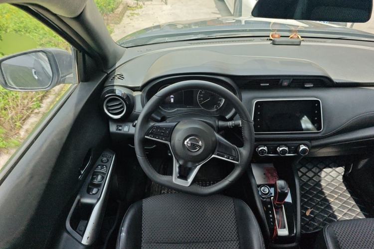 Used Nissan Kicks 2019 1.5L CVT Smart Connect Luxury Edition Steering Wheel