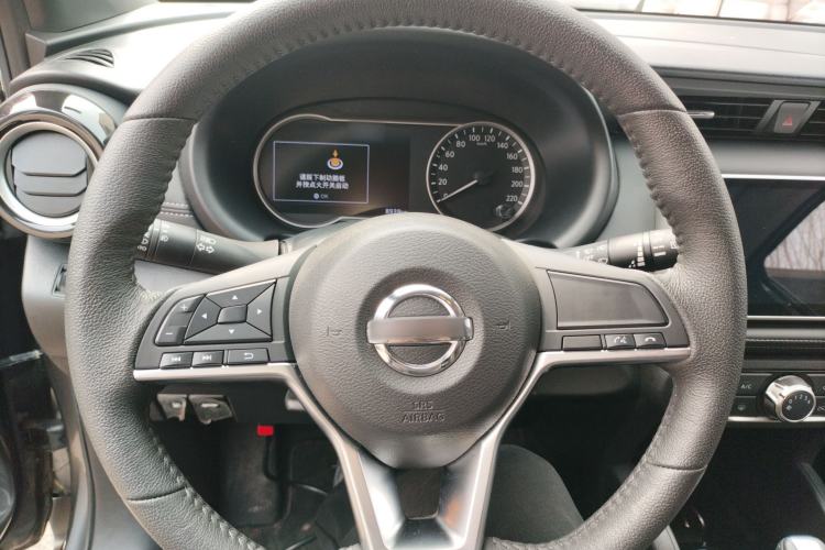Used Nissan Kicks 2019 1.5L CVT Smart Connect Luxury Edition Steering Wheel
