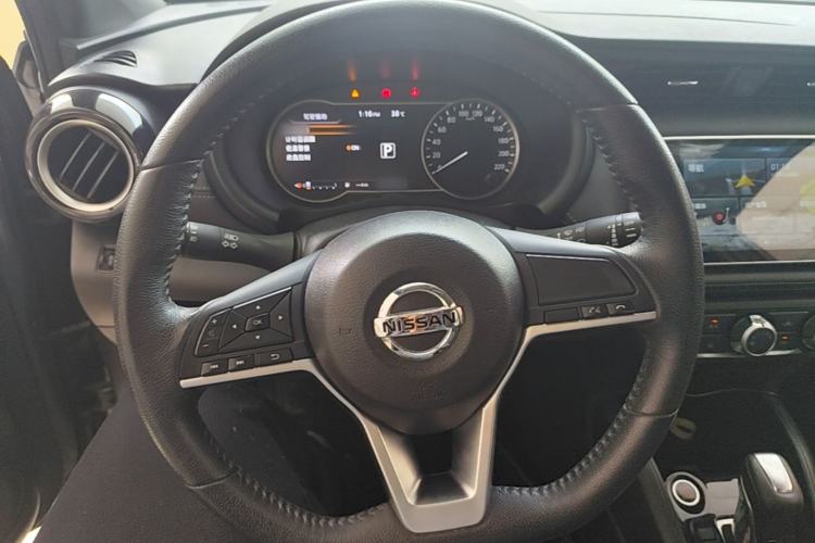 Used Nissan Kicks 2019 1.5L CVT Smart Connect Luxury Edition Steering Wheel