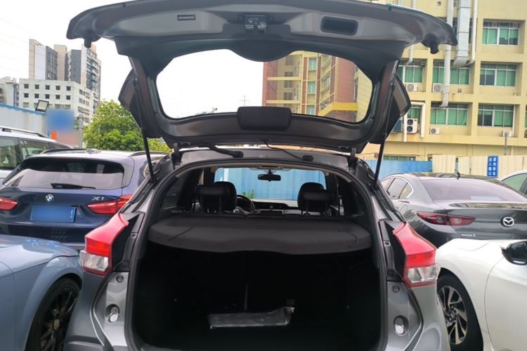 Used Nissan Kicks 2019 1.5L CVT Smart Connect Luxury Edition Trunk