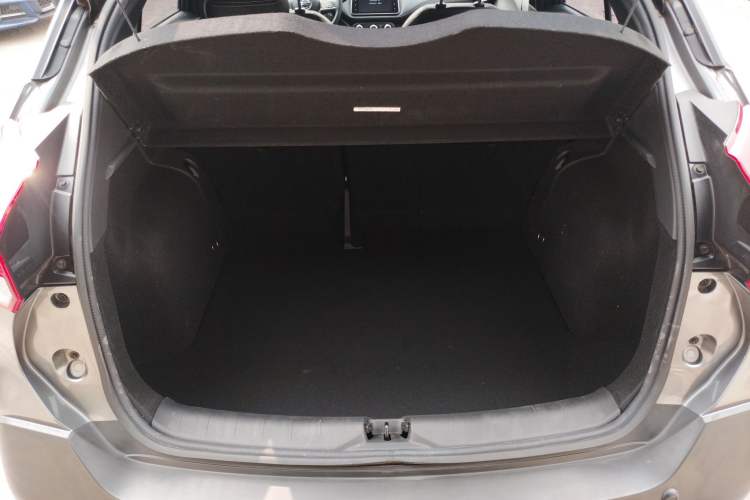 Used Nissan Kicks 2019 1.5L CVT Smart Connect Luxury Edition Trunk