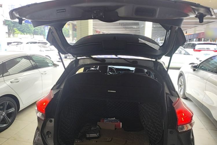 Used Nissan Kicks 2019 1.5L CVT Smart Connect Luxury Edition Trunk