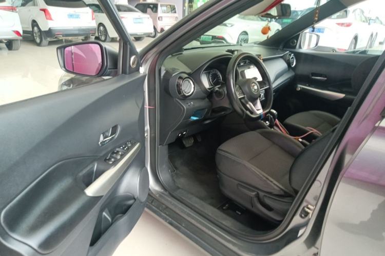Used Nissan Kicks 2019 1.5L CVT Smart Connect Luxury Edition Driver Seat