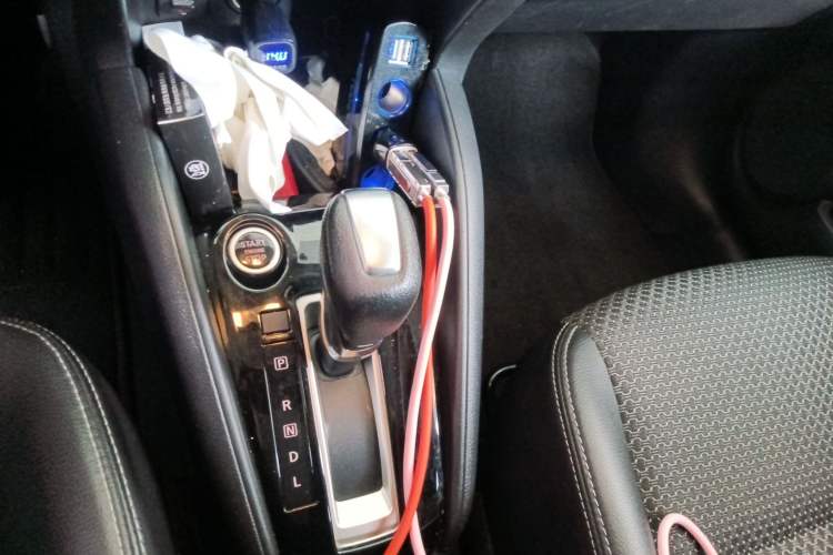 Used Nissan Kicks 2019 1.5L CVT Smart Connect Luxury Edition Gear Lever
