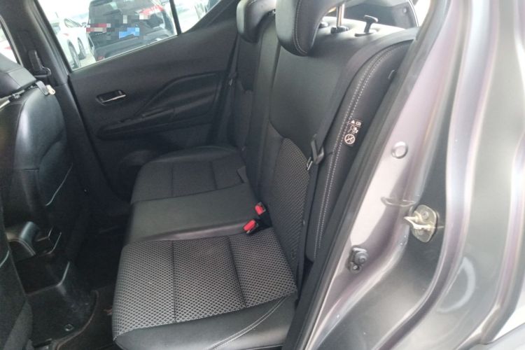 Used Nissan Kicks 2019 1.5L CVT Smart Connect Luxury Edition Left Rear Seat