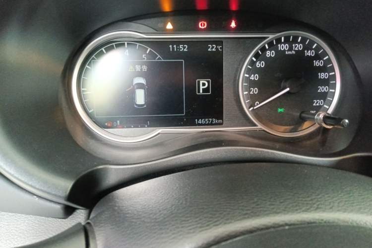 Used Nissan Kicks 2019 1.5L CVT Smart Connect Luxury Edition Odometer Close Up