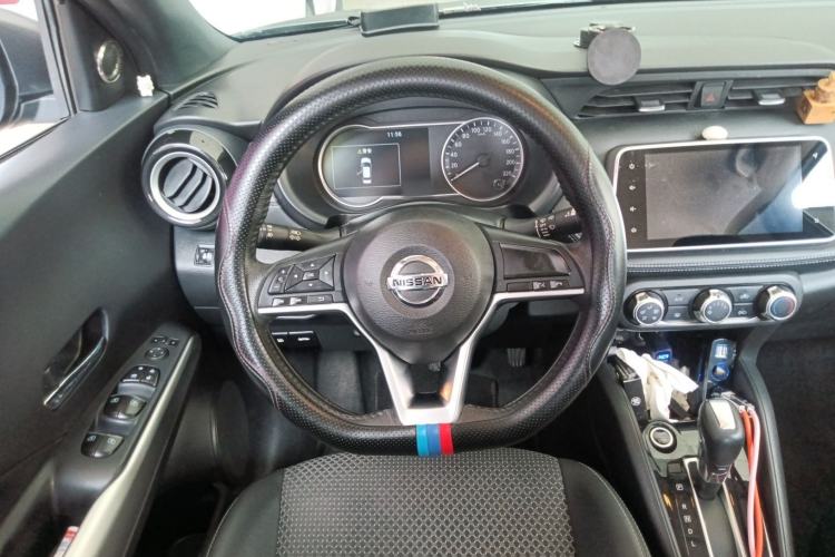 Used Nissan Kicks 2019 1.5L CVT Smart Connect Luxury Edition Steering Wheel