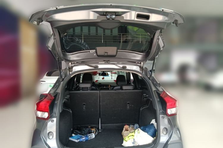 Used Nissan Kicks 2019 1.5L CVT Smart Connect Luxury Edition Trunk