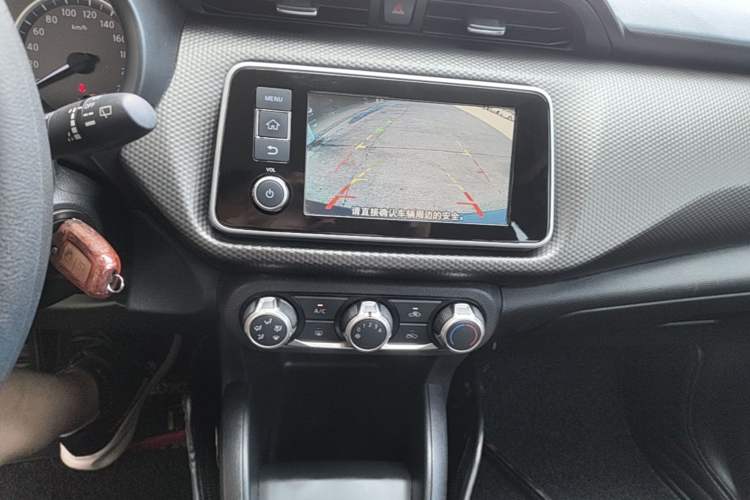 Used Nissan Kicks 2019 1.5L CVT Cool Enjoy Edition Audio And AC Panel