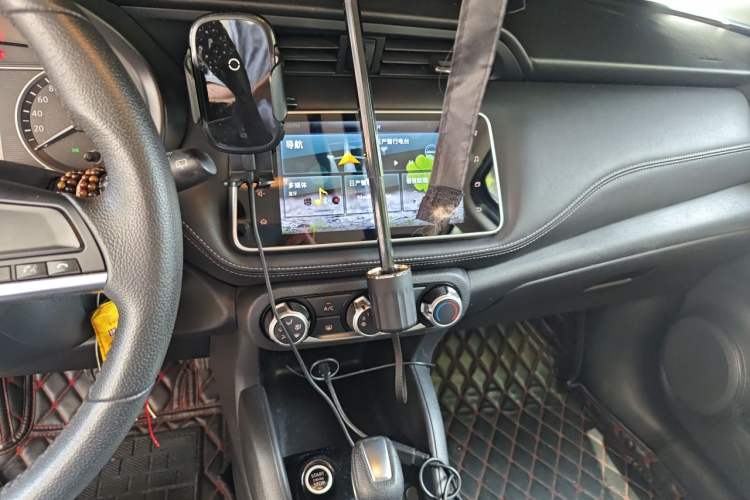 Used Nissan Kicks 2019 1.5L CVT Smart Connect Luxury Edition Audio And AC Panel