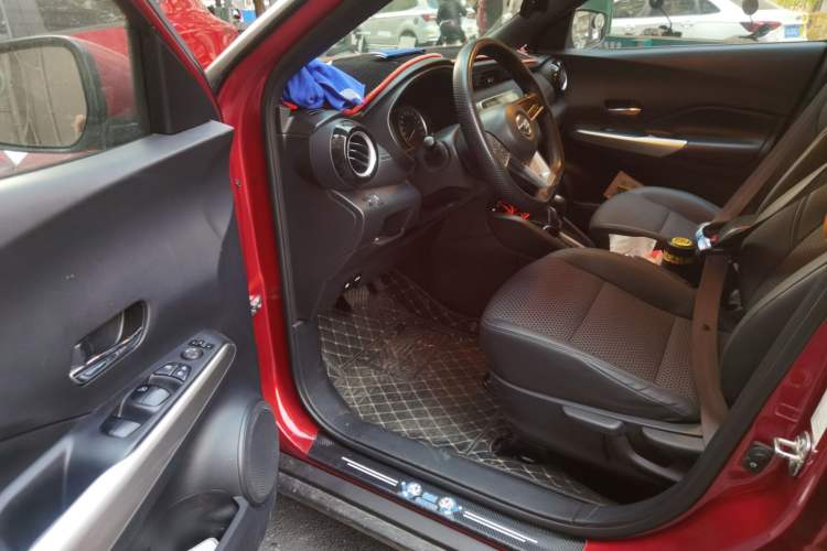 Used Nissan Kicks 2019 1.5L CVT Smart Connect Luxury Edition Driver Seat