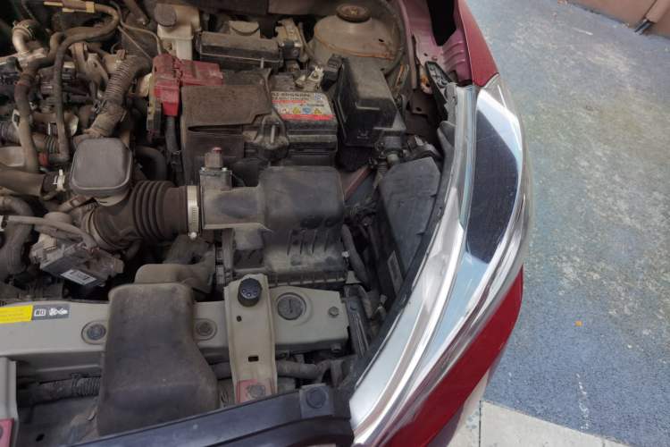 Used Nissan Kicks 2019 1.5L CVT Smart Connect Luxury Edition Engine Bay Left