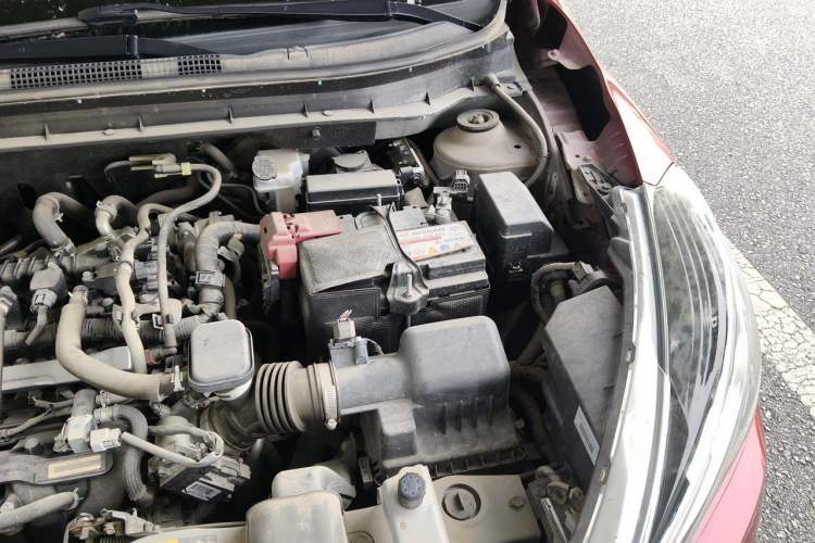 Used Nissan Kicks 2019 1.5L CVT Smart Connect Luxury Edition Engine Bay Left