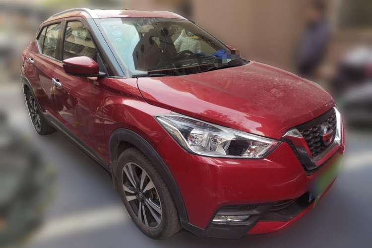 Used Nissan Kicks 2019 1.5L CVT Smart Connect Luxury Edition Front Right 45 Deg