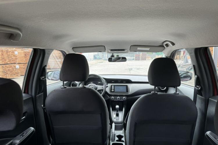 Used Nissan Kicks 2019 1.5L CVT Cool Enjoy Edition Headliner
