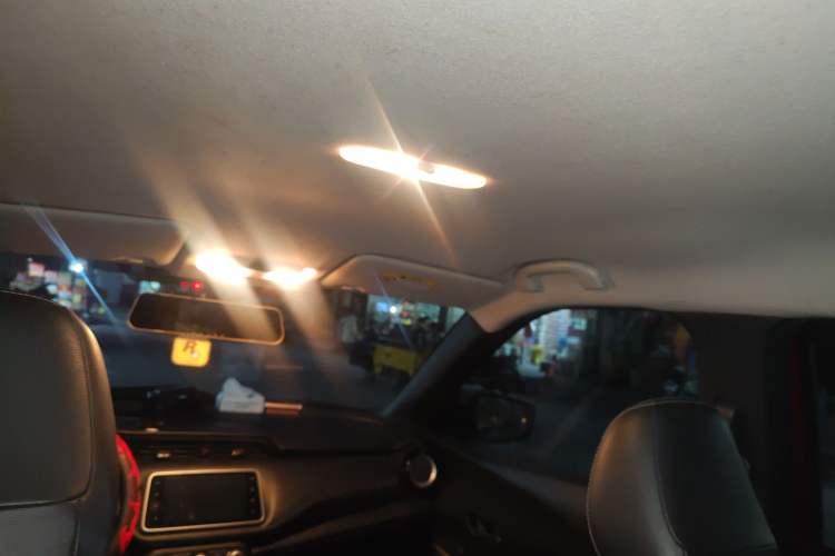 Used Nissan Kicks 2019 1.5L CVT Smart Connect Luxury Edition Headliner