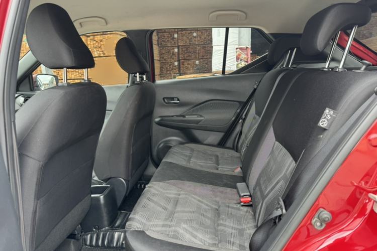 Used Nissan Kicks 2019 1.5L CVT Cool Enjoy Edition Interior 3