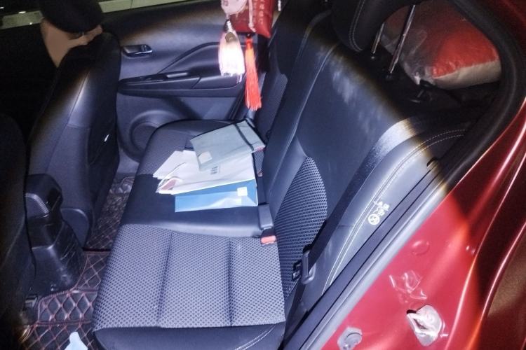 Used Nissan Kicks 2019 1.5L CVT Smart Connect Luxury Edition Interior 4