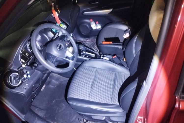 Used Nissan Kicks 2019 1.5L CVT Smart Connect Luxury Edition Left Front Seat