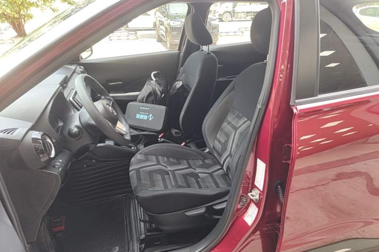 Used Nissan Kicks 2019 1.5L CVT Cool Enjoy Edition Left Front Seat