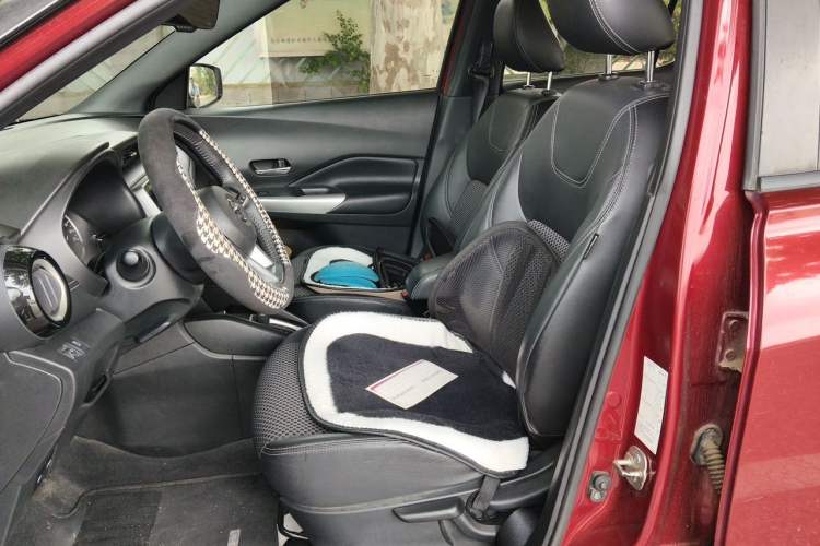 Used Nissan Kicks 2019 1.5L CVT Smart Connect Luxury Edition Left Front Seat