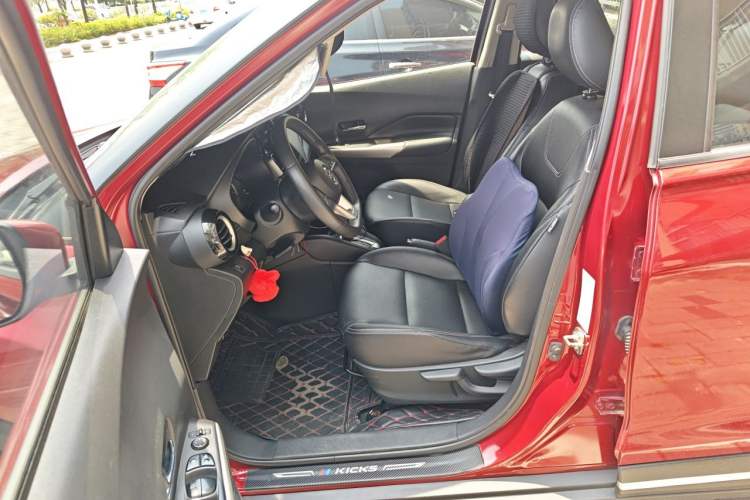 Used Nissan Kicks 2019 1.5L CVT Smart Connect Luxury Edition Left Front Seat
