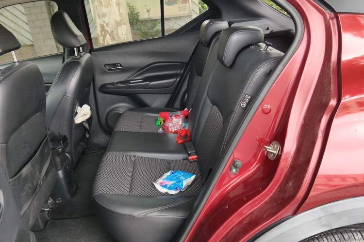 Used Nissan Kicks 2019 1.5L CVT Smart Connect Luxury Edition Left Rear Seat