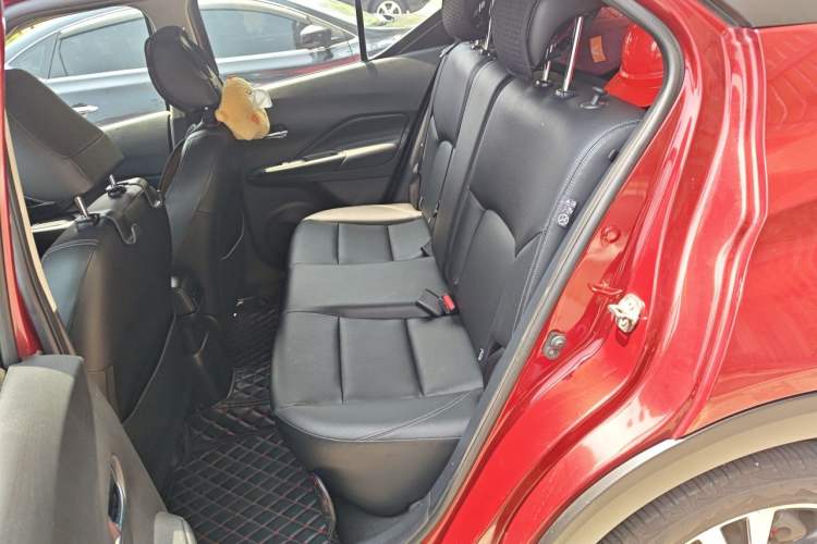 Used Nissan Kicks 2019 1.5L CVT Smart Connect Luxury Edition Left Rear Seat