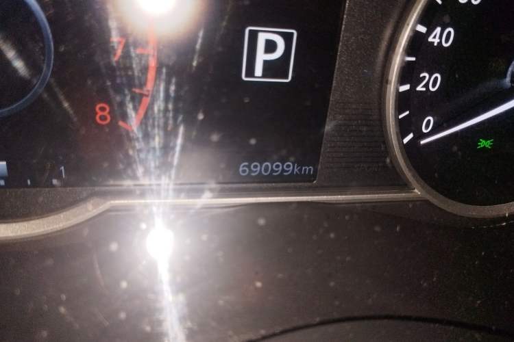 Used Nissan Kicks 2019 1.5L CVT Smart Connect Luxury Edition Odometer Close Up