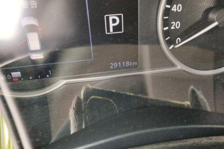 Used Nissan Kicks 2019 1.5L CVT Smart Connect Luxury Edition Odometer Close Up