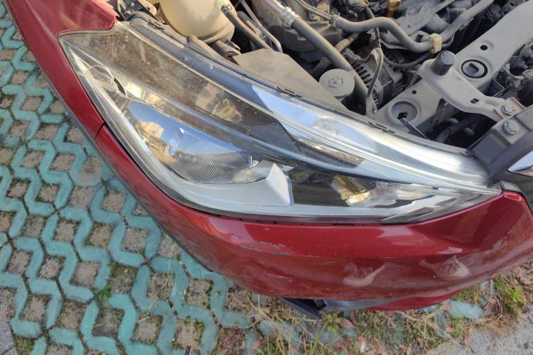 Used Nissan Kicks 2019 1.5L CVT Smart Connect Luxury Edition Right Front Headlight