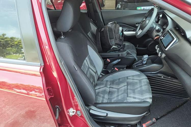 Used Nissan Kicks 2019 1.5L CVT Cool Enjoy Edition Right Front Seat