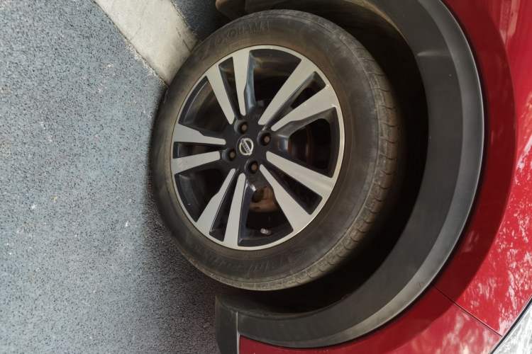 Used Nissan Kicks 2019 1.5L CVT Smart Connect Luxury Edition Right Front Wheel Hub