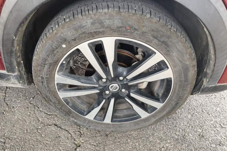 Used Nissan Kicks 2019 1.5L CVT Smart Connect Luxury Edition Right Front Wheel Hub