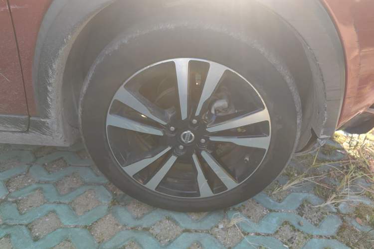 Used Nissan Kicks 2019 1.5L CVT Smart Connect Luxury Edition Right Front Wheel Hub