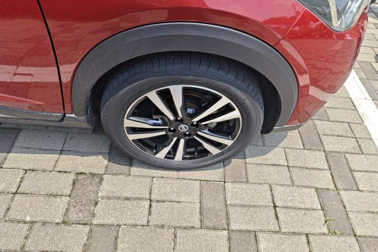 Used Nissan Kicks 2019 1.5L CVT Smart Connect Luxury Edition Right Front Wheel Hub