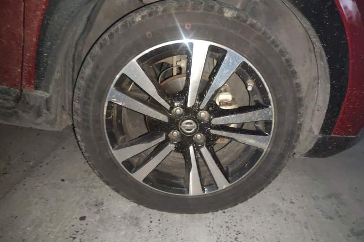 Used Nissan Kicks 2019 1.5L CVT Smart Connect Luxury Edition Right Front Wheel Hub