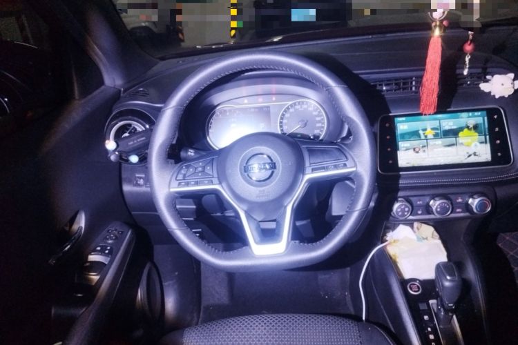 Used Nissan Kicks 2019 1.5L CVT Smart Connect Luxury Edition Steering Wheel