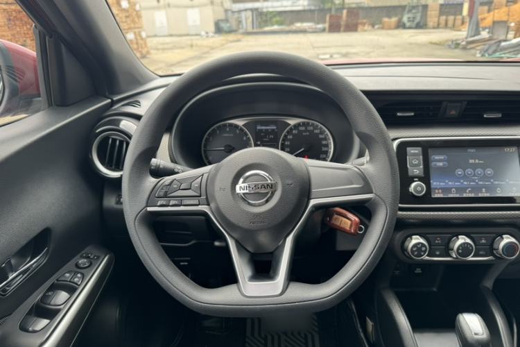 Used Nissan Kicks 2019 1.5L CVT Cool Enjoy Edition Steering Wheel