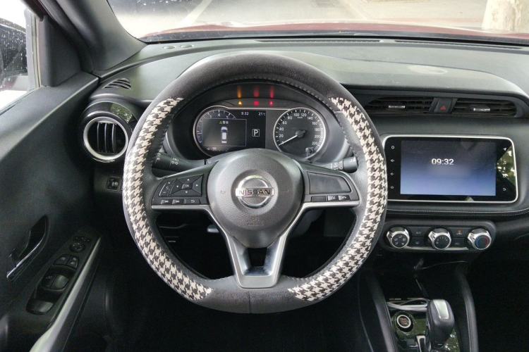 Used Nissan Kicks 2019 1.5L CVT Smart Connect Luxury Edition Steering Wheel