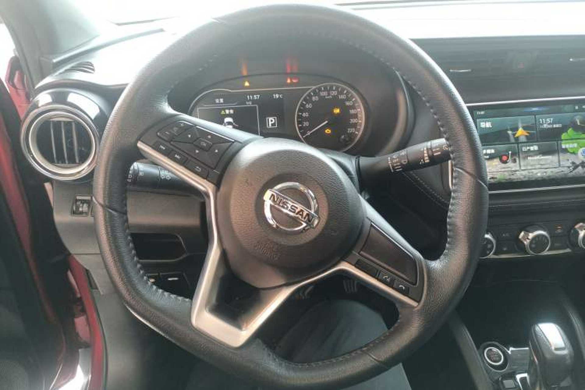Used Nissan Kicks 2019 1.5L CVT Smart Connect Luxury Edition Steering Wheel