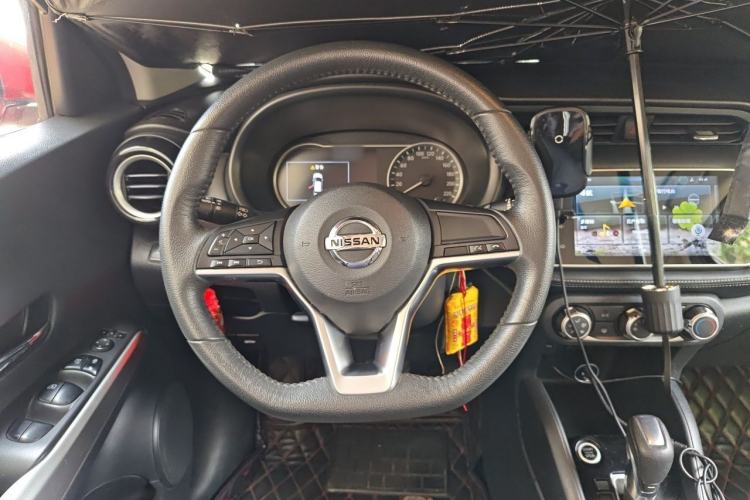 Used Nissan Kicks 2019 1.5L CVT Smart Connect Luxury Edition Steering Wheel