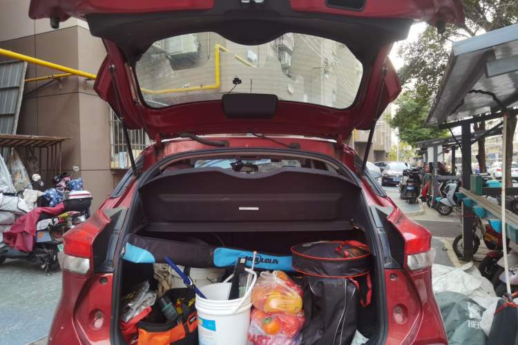 Used Nissan Kicks 2019 1.5L CVT Smart Connect Luxury Edition Trunk