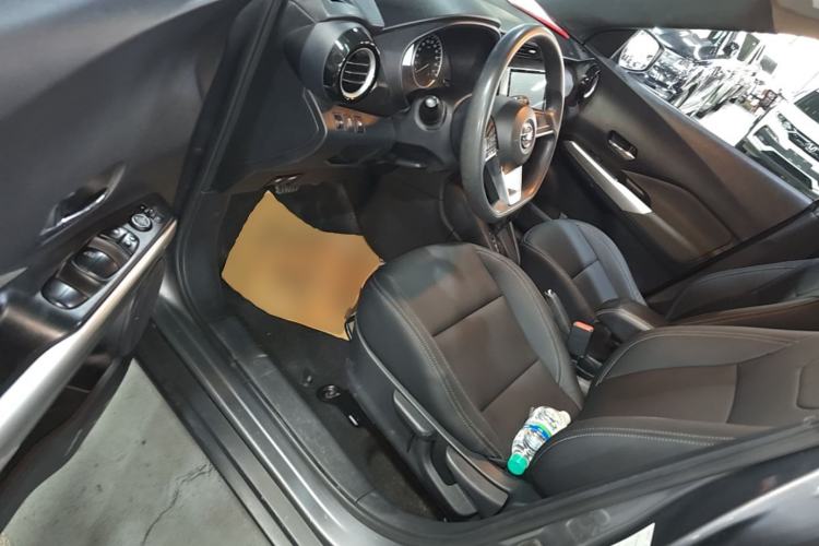 Used Nissan Kicks 2019 1.5L CVT Cool Enjoy Edition Driver Seat