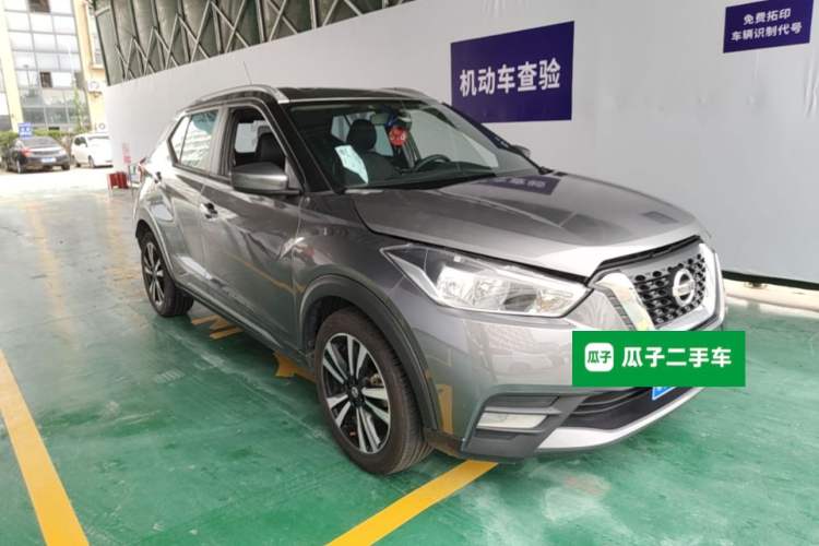 Used Nissan Kicks 2019 1.5L CVT Smart Connect Luxury Edition Front Right 45 Deg
