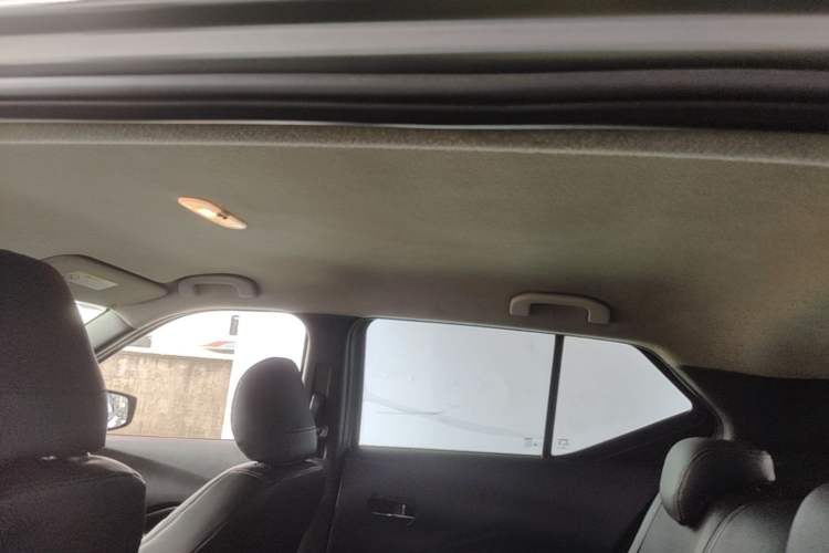 Used Nissan Kicks 2019 1.5L CVT Smart Connect Luxury Edition Headliner