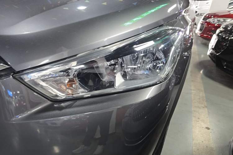 Used Nissan Kicks 2019 1.5L CVT Cool Enjoy Edition Left Front Headlight
