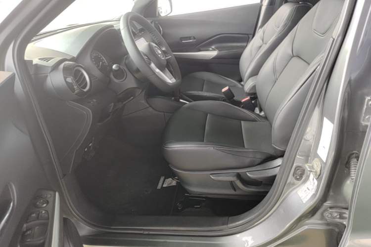Used Nissan Kicks 2019 1.5L CVT Smart Connect Luxury Edition Left Front Seat