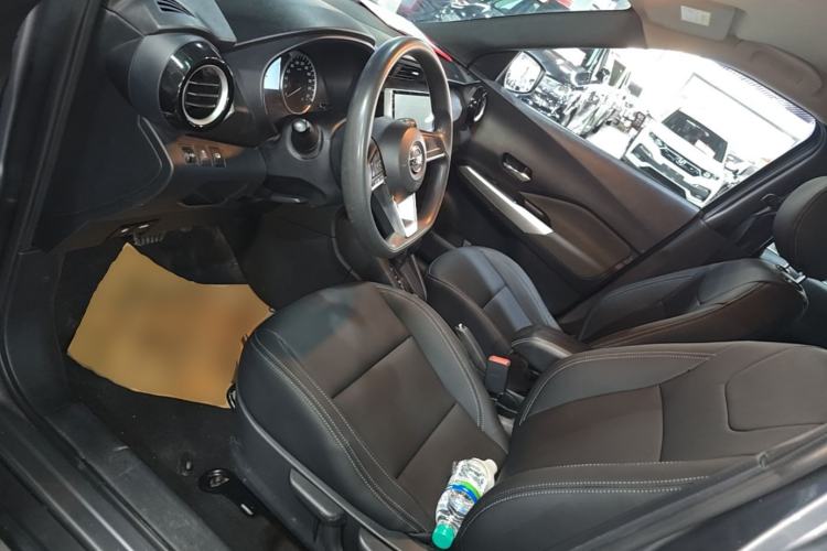 Used Nissan Kicks 2019 1.5L CVT Cool Enjoy Edition Left Front Seat